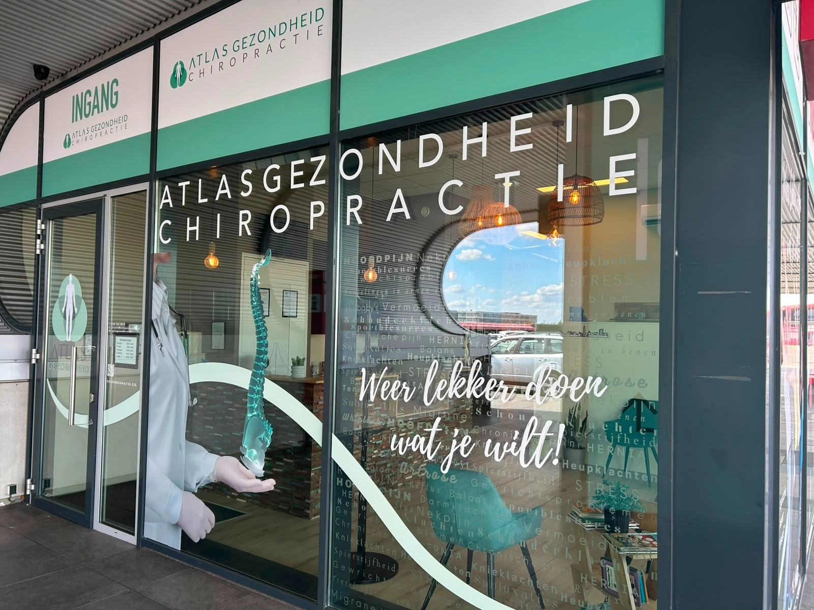 Ingang van Atlas Gezondheid Chiropractie Utrecht Leidsche Rijn bij The Wall